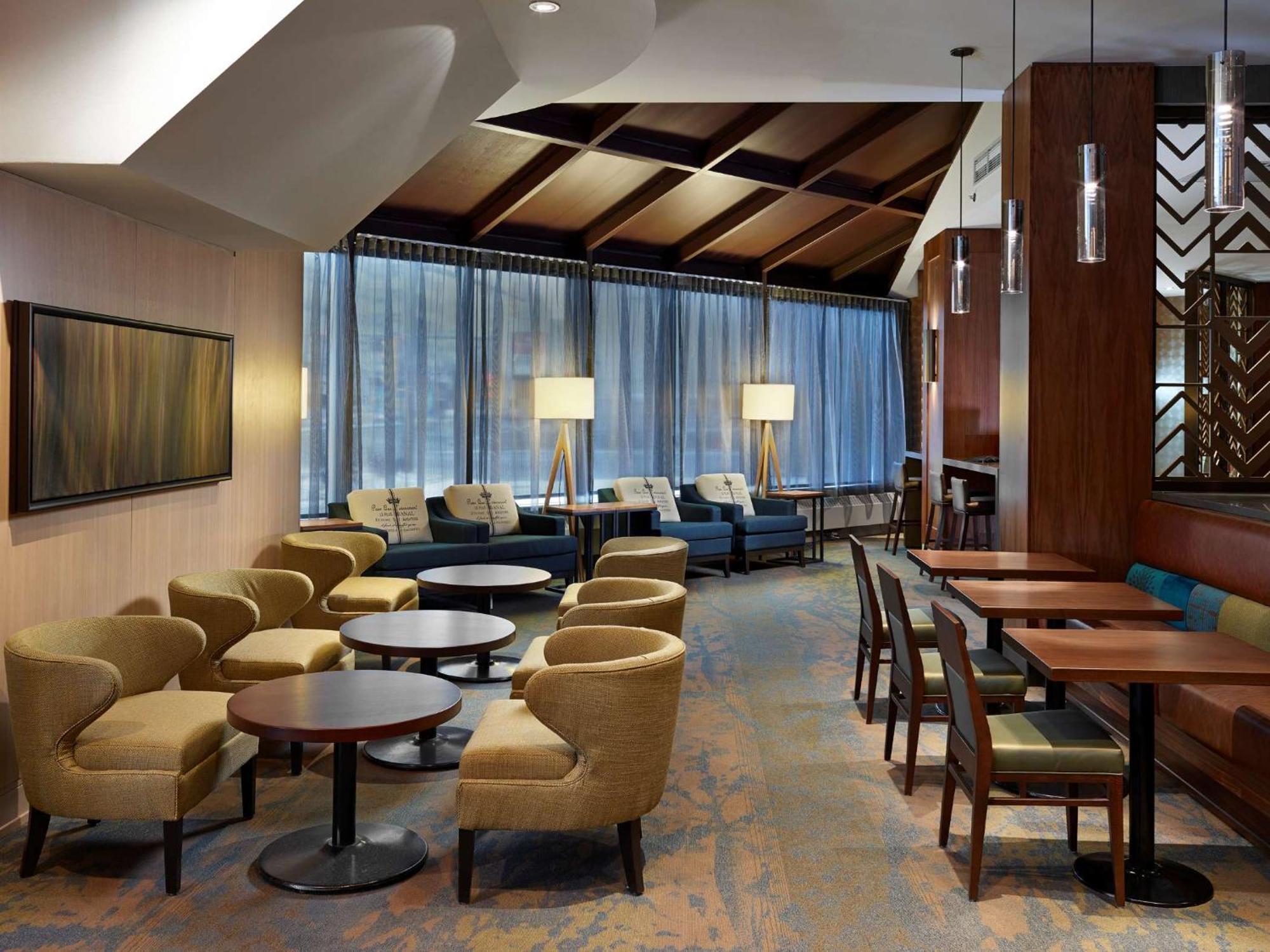 Doubletree By Hilton Hotel & Conference Centre Regina Dış mekan fotoğraf